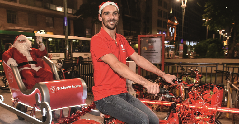 Giba: encontro com Papai Noel nas ruas de São Paulo