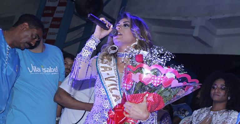 Após ser criticada por homenagem inusitada ao namorado, Lexa rebate: ‘Não foi submissão’