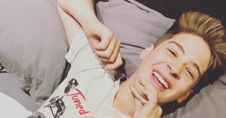 João Guilherme curte férias em Orlando, mesma cidade que a ex, Larissa Manoela, está