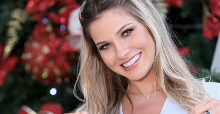 Grávida, Andressa Suita mostra presente para o papai Gusttavo Lima