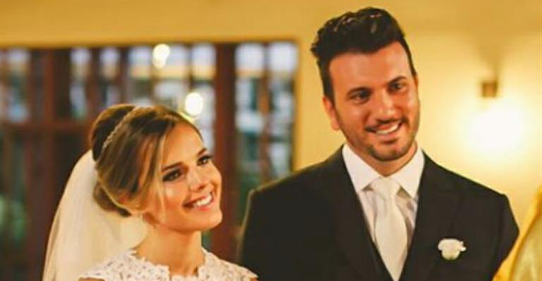 Thaeme planeja gravidez para 2018: “Vem um bebê por aí”