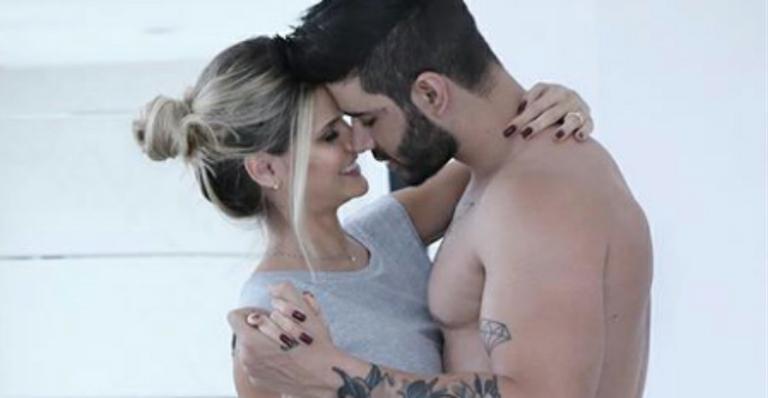 Que fofa! Andressa Suita já exibe barriguinha de grávida