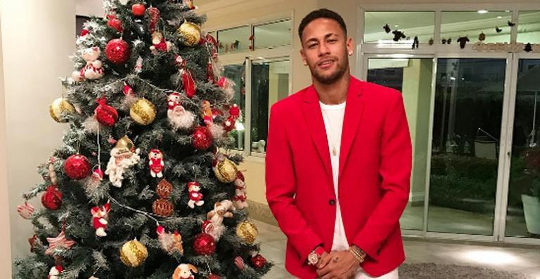 Luciele di Camargo comenta look natalino de Neymar: ‘Tá assassinando a moda’