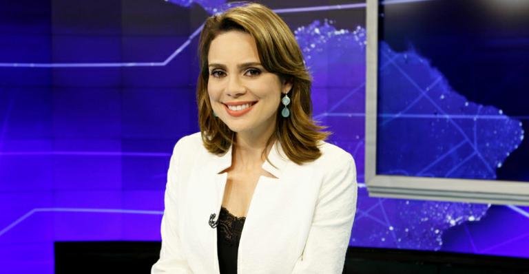 Rachel Sheherazade muda o status e anuncia que está em um relacionamento sério