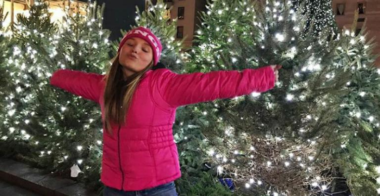 Larissa Manoela faz 16 anos e comemora em Nova York