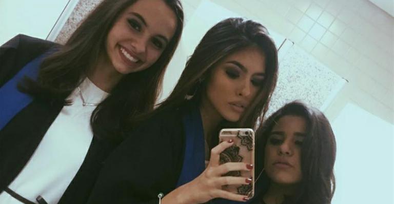 Fernanda Concon mostra fotos de colação de grau: “Meninas formadíssimas”
