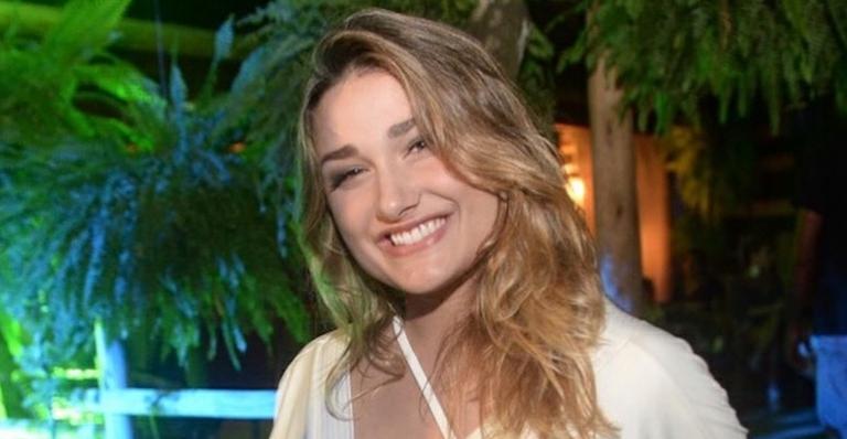 Sasha esbanja estilo com look roqueira em Nova York