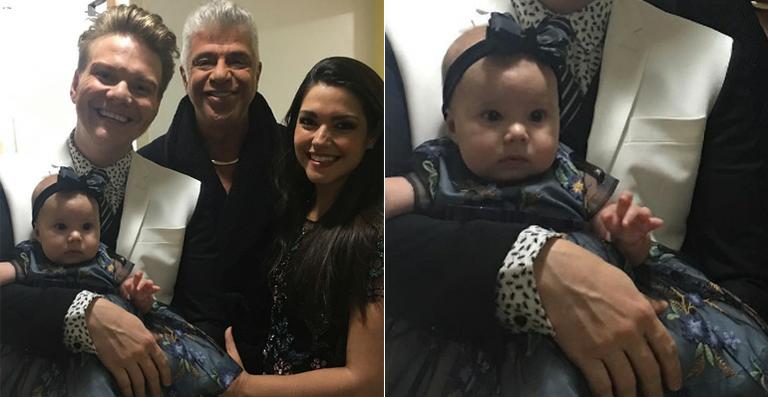 Michel Teló leva a filha, Melinda, para a final do The Voice Brasil