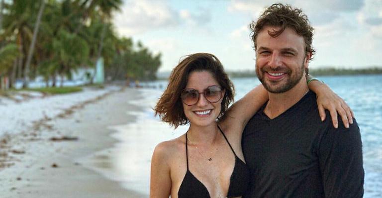 Fernanda Vasconcellos exibe corpo sarado em foto com Cássio Reis