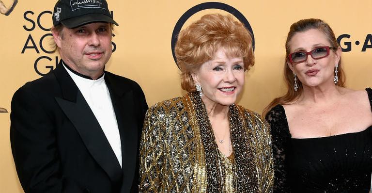 Todd Fisher, filho de Debbie Reynolds e irmão de Carrie Fisher, faz homenagem para as duas no Twitter