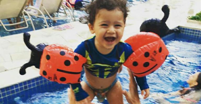 Fernanda Gentil lista desafios da maternidade em post fofo com o filho