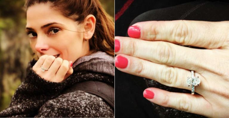 Ashley Greene mostra o seu anel de noivado