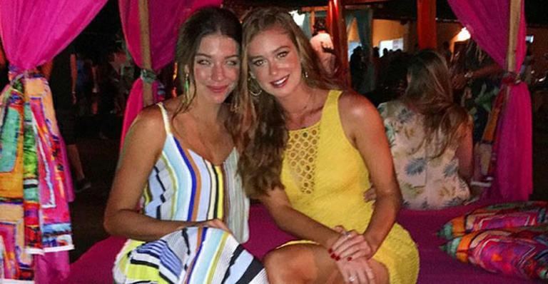 Marina Ruy Barbosa posa com Luma Costa em Noronha