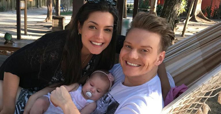 Thais Fersoza e Michel Teló posam com Melinda: “Gratidão”