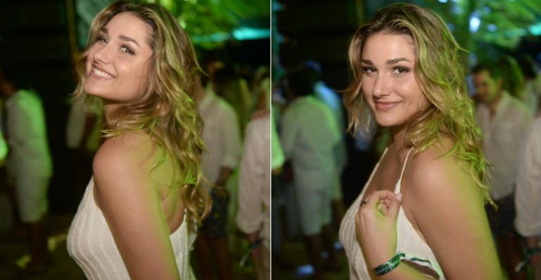 Sasha Meneghel comemora a virada do ano em Trancoso, na Bahia