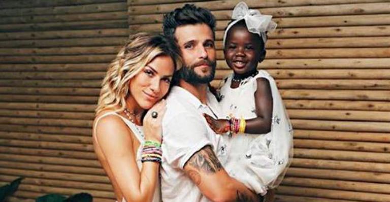 Giovanna Ewbank e Bruno Gagliasso fazem ensaio de ‘Ano Novo’ e trocam declarações de amor