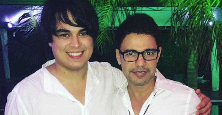 Igor Camargo posa com o pai, manda indireta e é repreendido pelos fãs