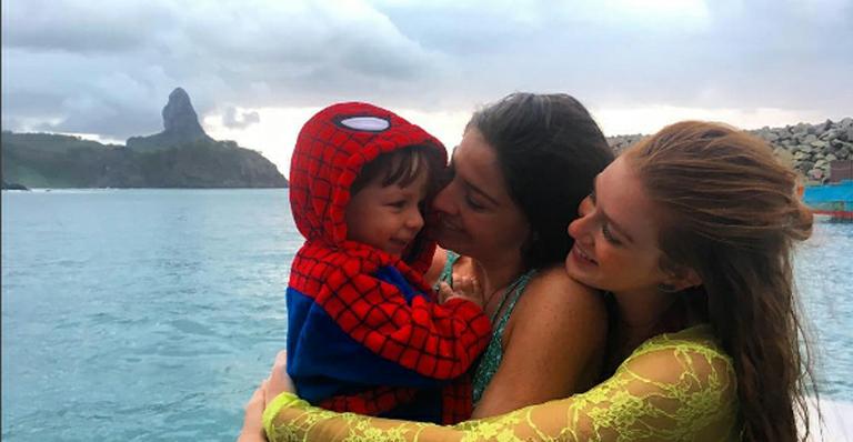 Marina Ruy Barbosa e Luma Costa posam com o pequeno Antônio