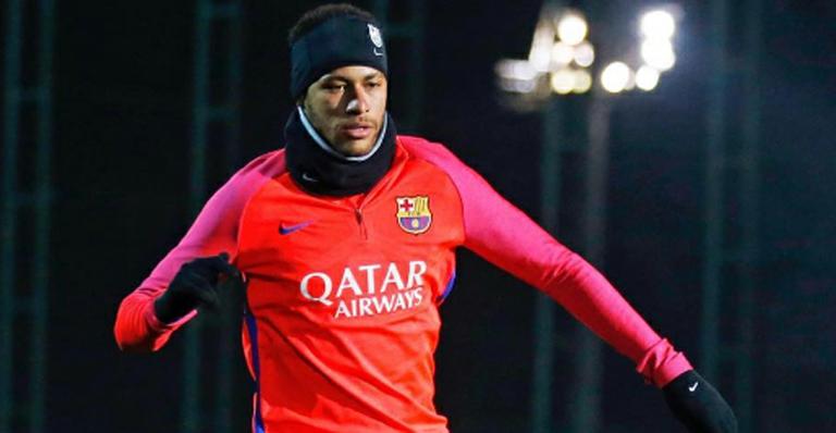 Após Réveillon com Bruna Marquezine, Neymar retorna à Espanha