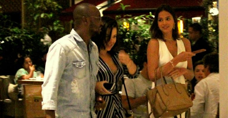 Sem Neymar, Bruna Marquezine janta com Fernanda Souza e Thiaguinho