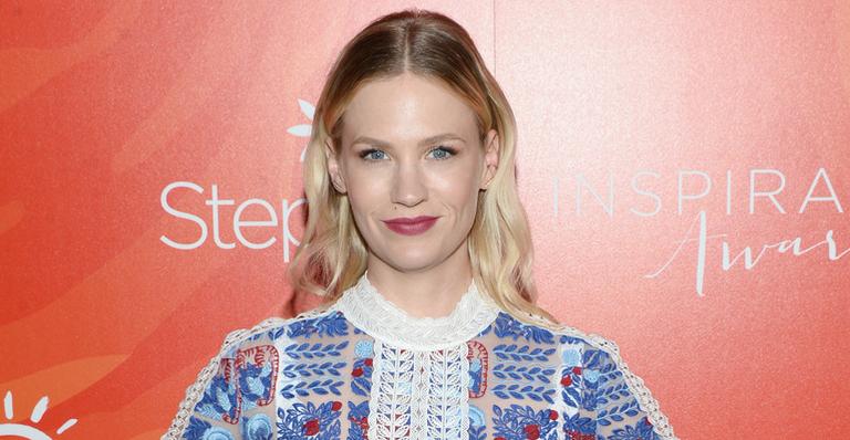 January Jones fala sobre os desafios de ser mãe solteira