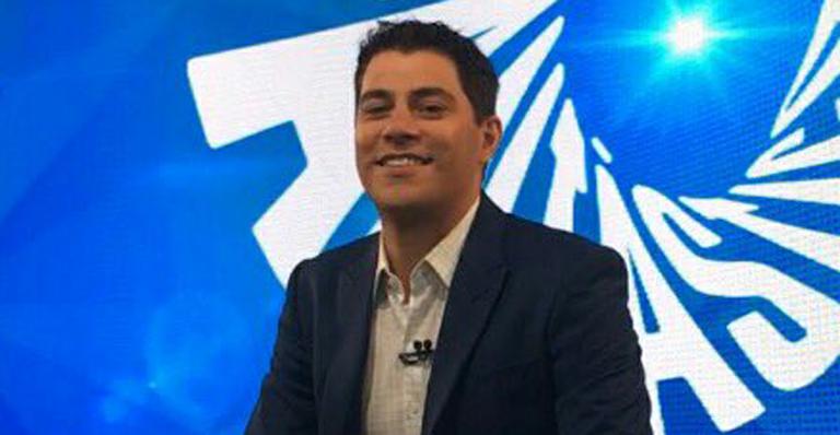 Internauta reclama de foto e leva ‘patada’ de Evaristo Costa nas redes sociais