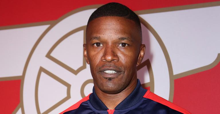 Jamie Foxx é atacado em restaurante e tranquiliza fãs