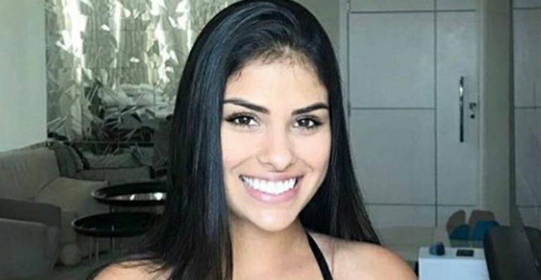 Munik Nunes exibe seios fartos em foto e divide opiniões
