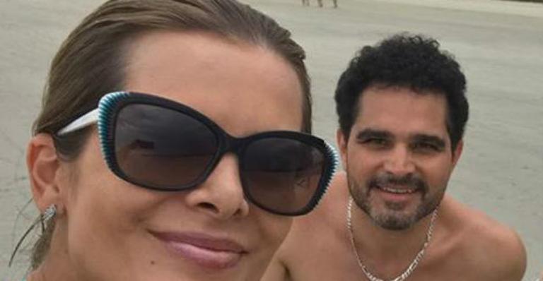 Após perder 38 kg, Luciano Camargo aparece sem camisa pela primeira vez