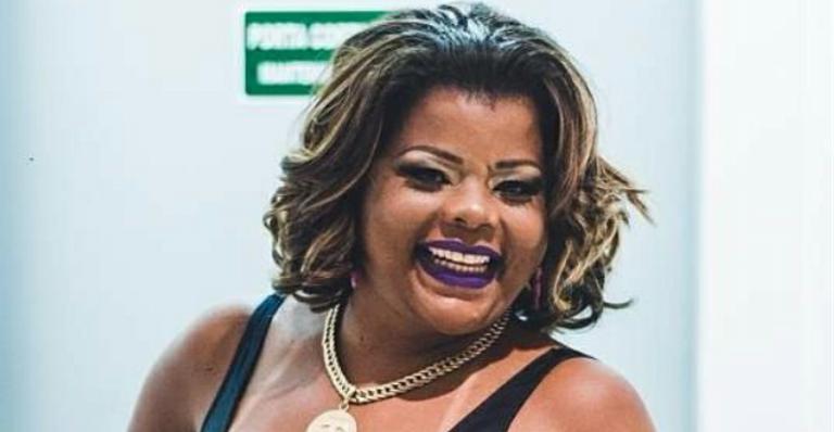 Tati Quebra Barraco tatua o rosto do filho: “Um mês sem você”