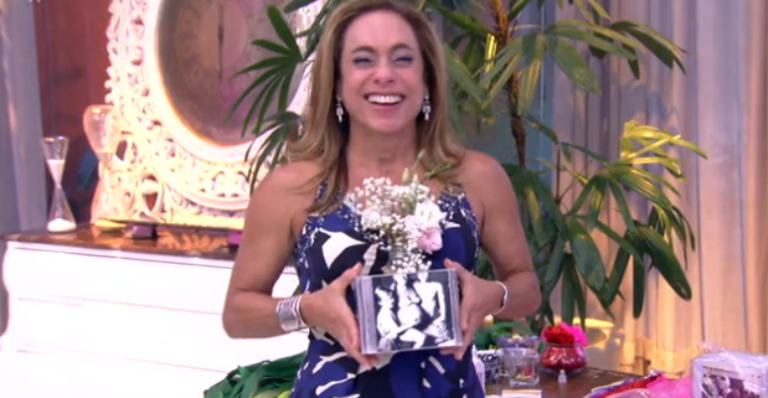 Cissa Guimarães ganha presente ao vivo no ‘Mais Você’ e se emociona: “Presente mais lindo”