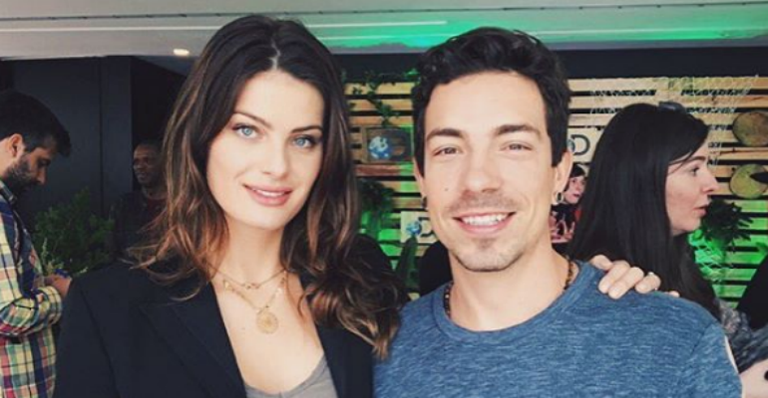 Isabeli Fontana posa em clima de romance com Diego Ferrero