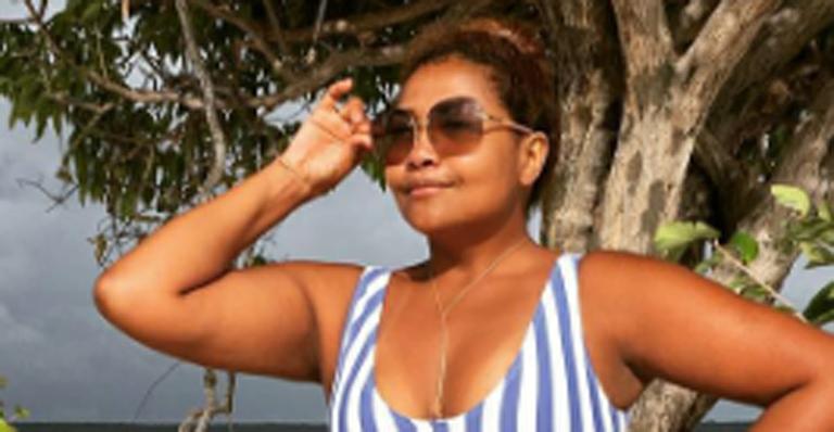 Gaby Amarantos posa de maiô e recebe elogios: “Lacre”