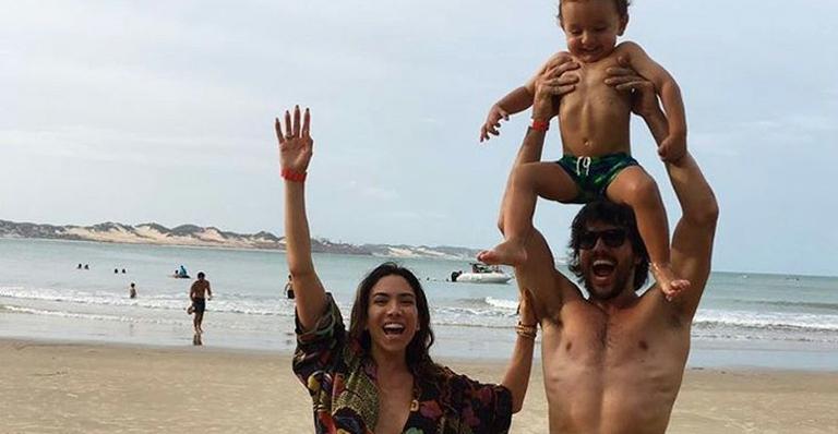 Em família, Patrícia Abravanel mostra sua boa forma durante as férias