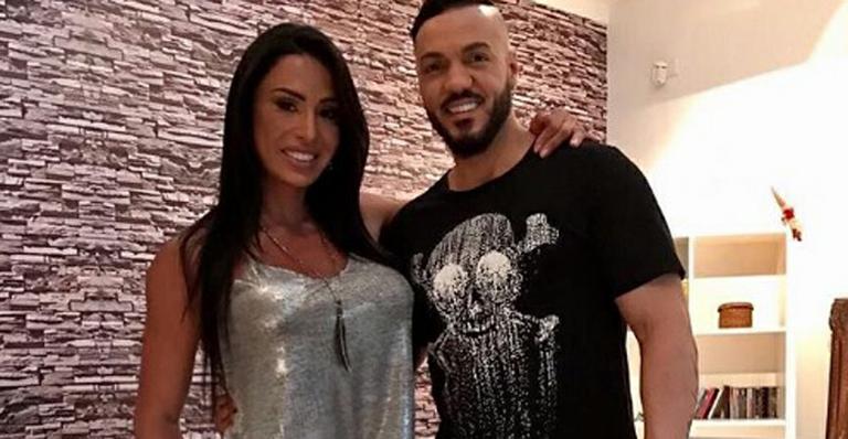 Gracyanne Barbosa mostra foto ousada com Belo: ‘Tempo pra lua de mel’