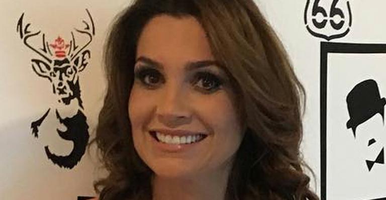 Flávia Alessandra posa exibindo barriga negativa e brinca: ‘Guerreira ou perua?’