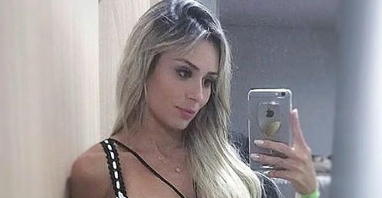 Ex-BBB Letícia Santiago retoca mechas dos cabelos no oitavo mês de gestação e é criticada pelos fãs