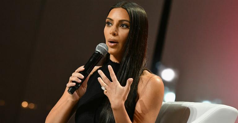 Confira o depoimento que Kim Kardashian deu à policia após o assalto em Paris: “Me amarraram com cabos de plástico”
