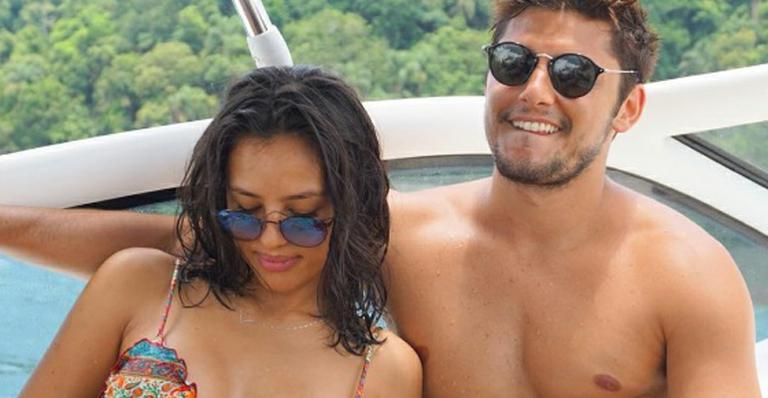 Yanna Lavigne exibe linda barriguinha de grávida e diz: “O mundo ficou melhor quando você chegou”