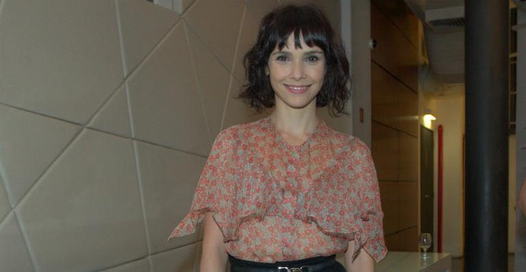 Débora Falabella participa de coletiva do espetáculo ‘Love Love Love’