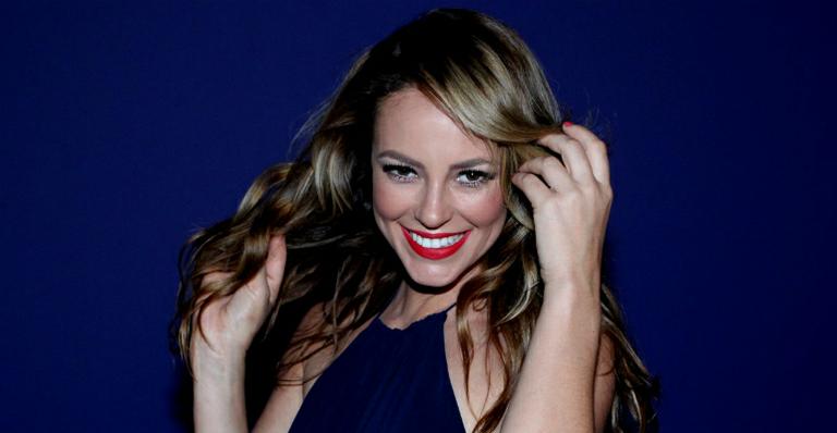 A beleza de Paolla Oliveira em campanha de joias