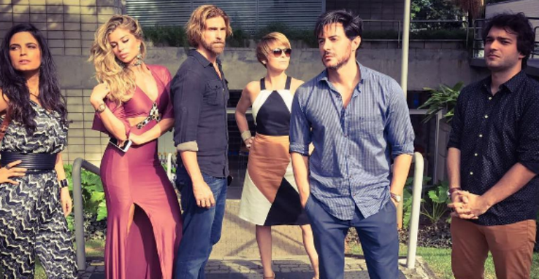 Elenco de ‘A Lei do Amor’ se diverte nos bastidores da novela