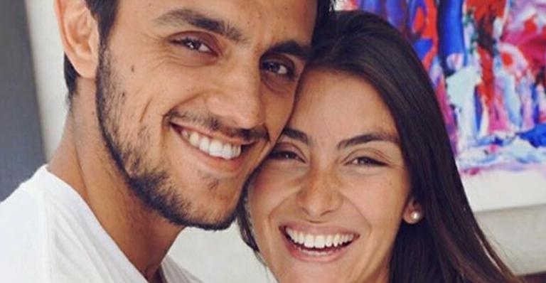 À espera de Maria, Felipe Simas e Mariana Uhlmann fazem o chá de bebê da herdeira
