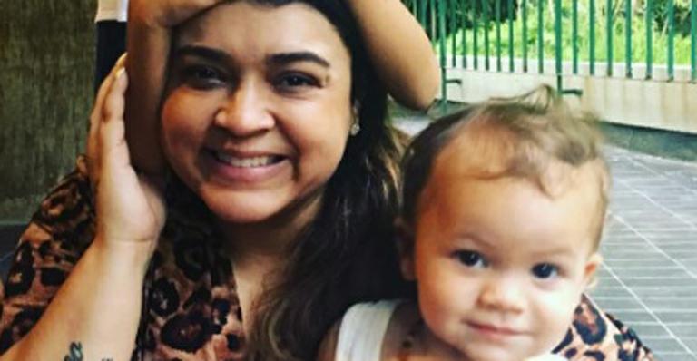 Preta Gil comemora os primeiros passos da neta, Sol de Maria; Assista ao vídeo!