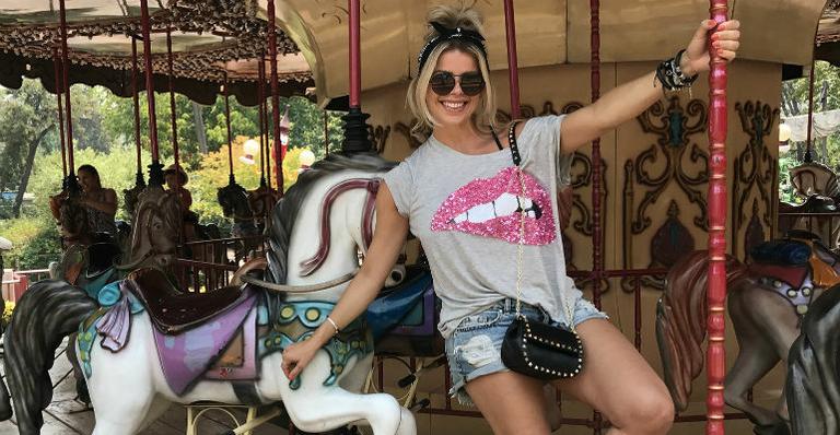 Karina Bacchi curte férias no Chile: “É bom voltar ser criança”