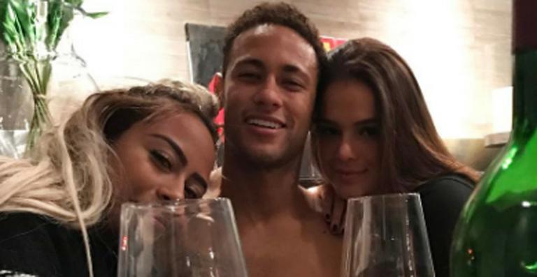 Neymar curte jantar com Rafaella e Bruna Marquezine