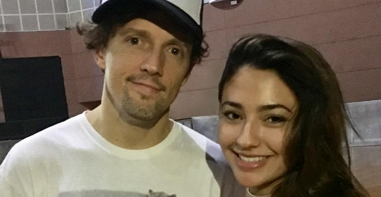 Carol Oliveira confere ensaio do show de Jason Mraz
