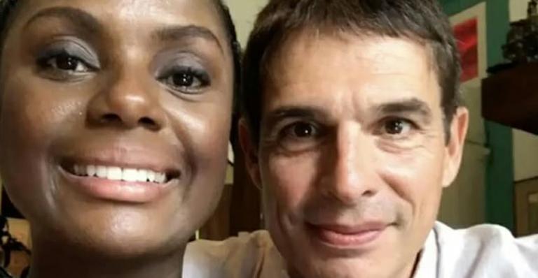 Olivier Anquier celebra primeiro mês da filha, Olívia, com fotos em família
