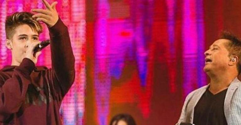 João Guilherme Ávila sobe ao palco pela primeira vez com o pai, Leonardo