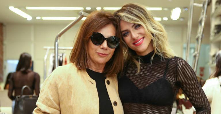 Em rara aparição, Deborah participa de evento fashion ao lado da filha, Giovanna Ewbank